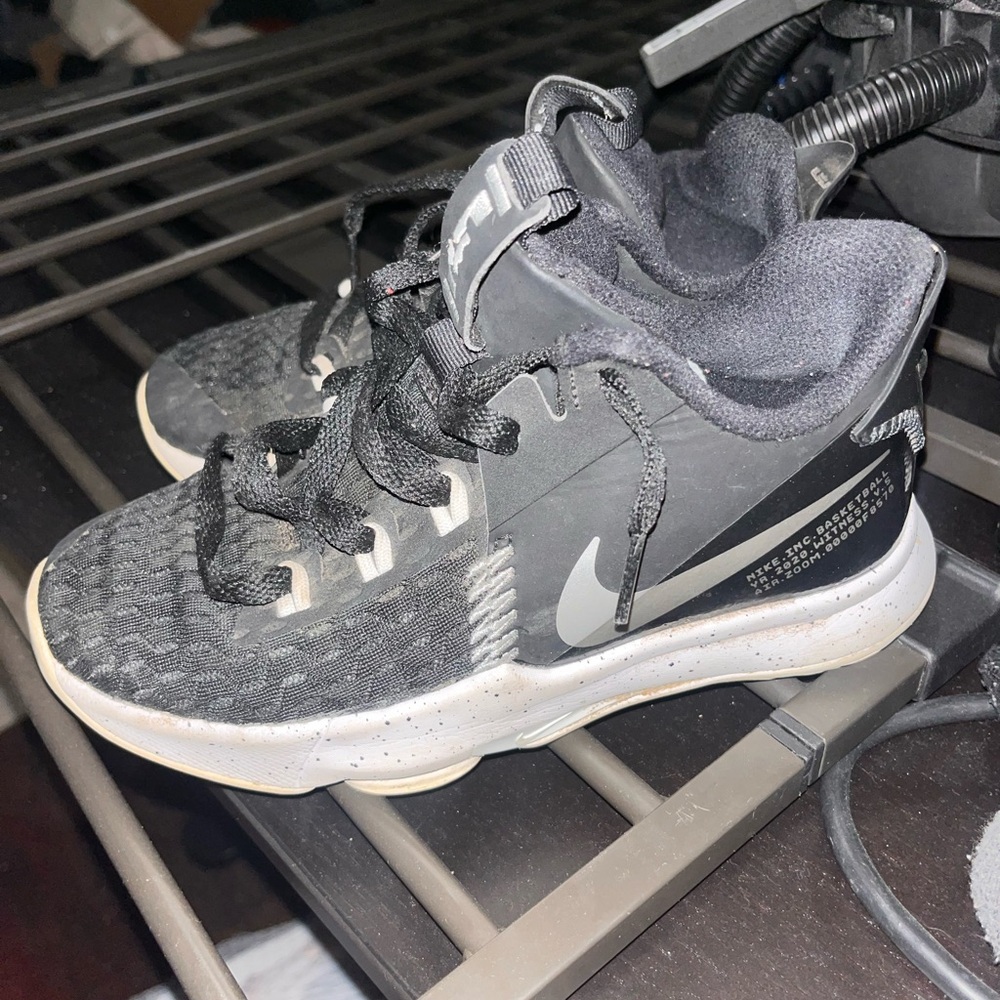 Nike - Kids Nike Lebron Witness 5